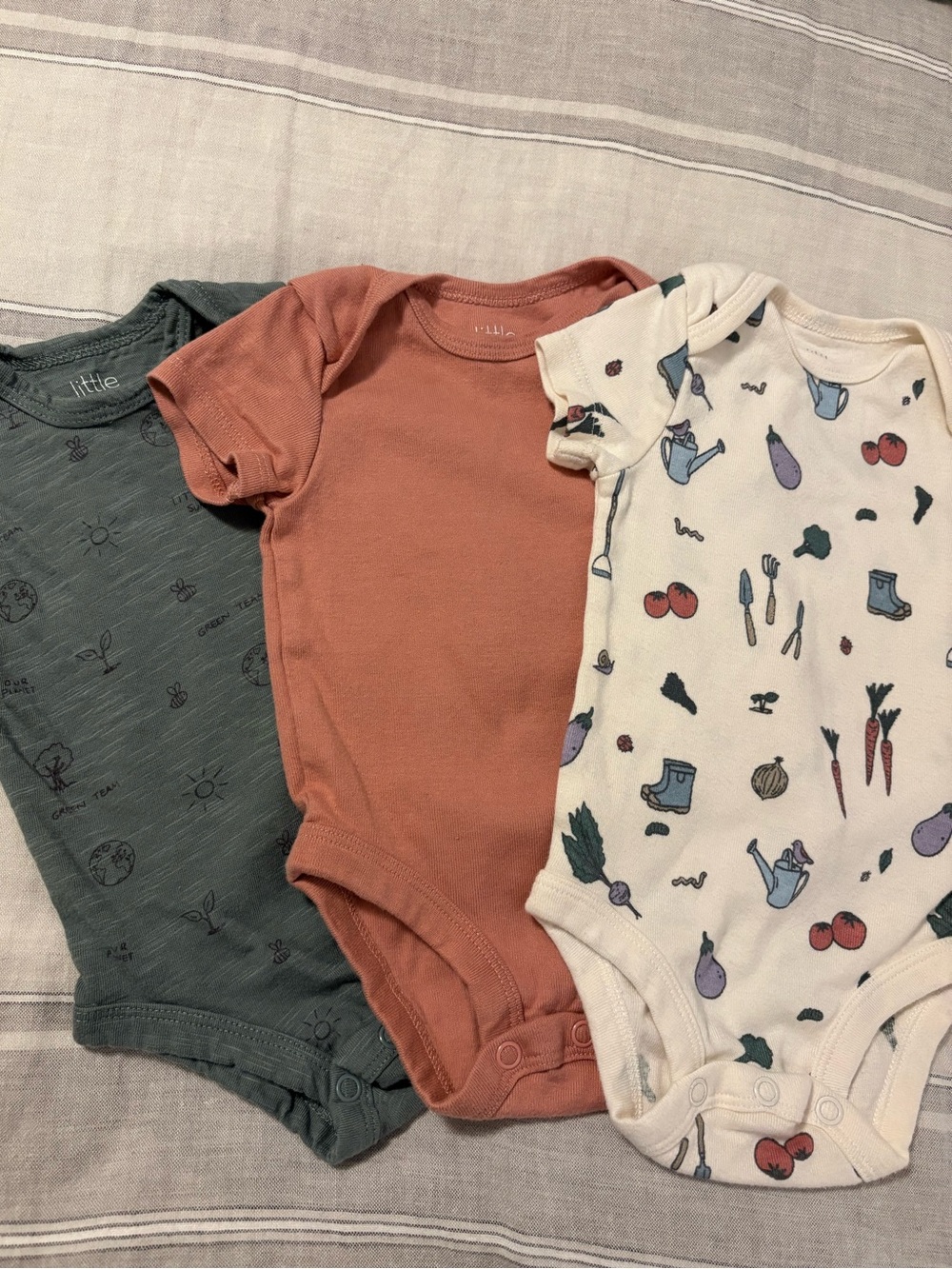 Little Planet by Carter’s 3M short sleeve onesies (Set of 3) organic cotton